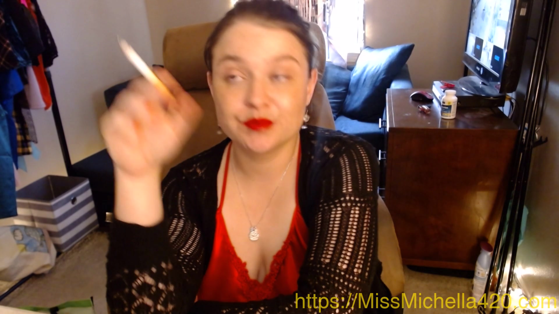 I Could A Better Orgasm From This Battery Than I Could Ever Get From You Little Shrimp Boy - Missmichella420