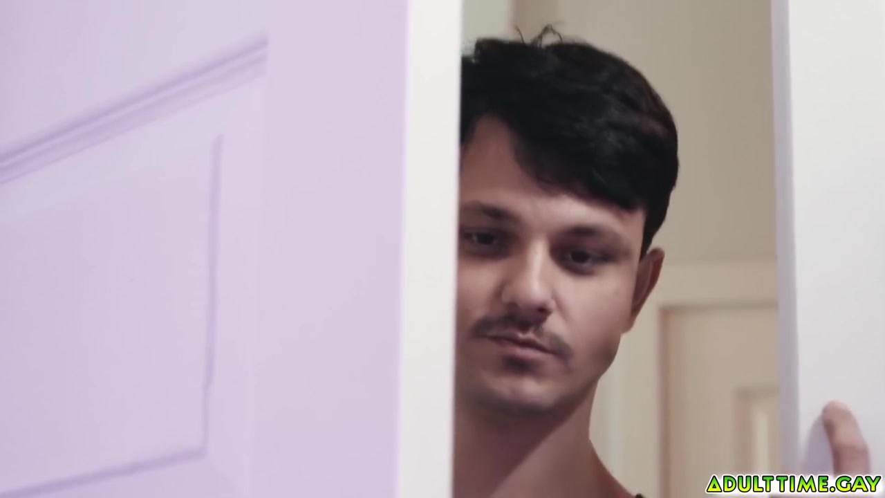 Head Into The Bathroom And Admires For A Moment - Enzo Muller And Dante Snoww