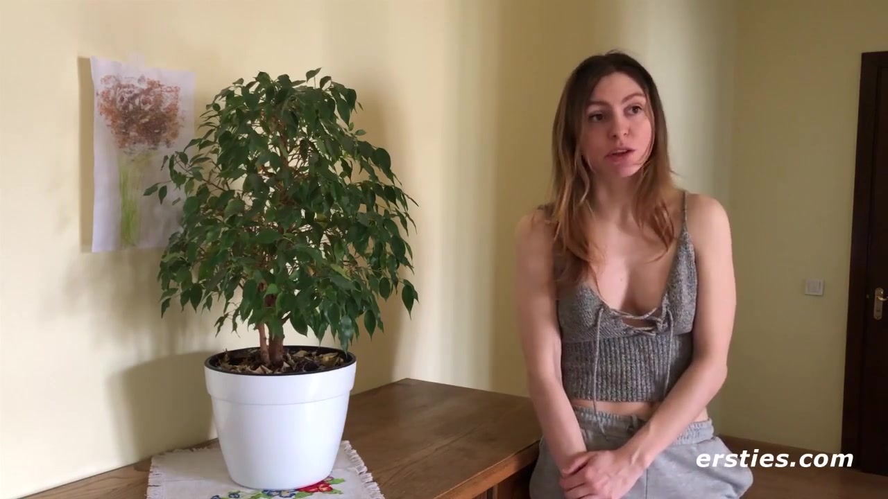 Lina Masturbates For The Camera