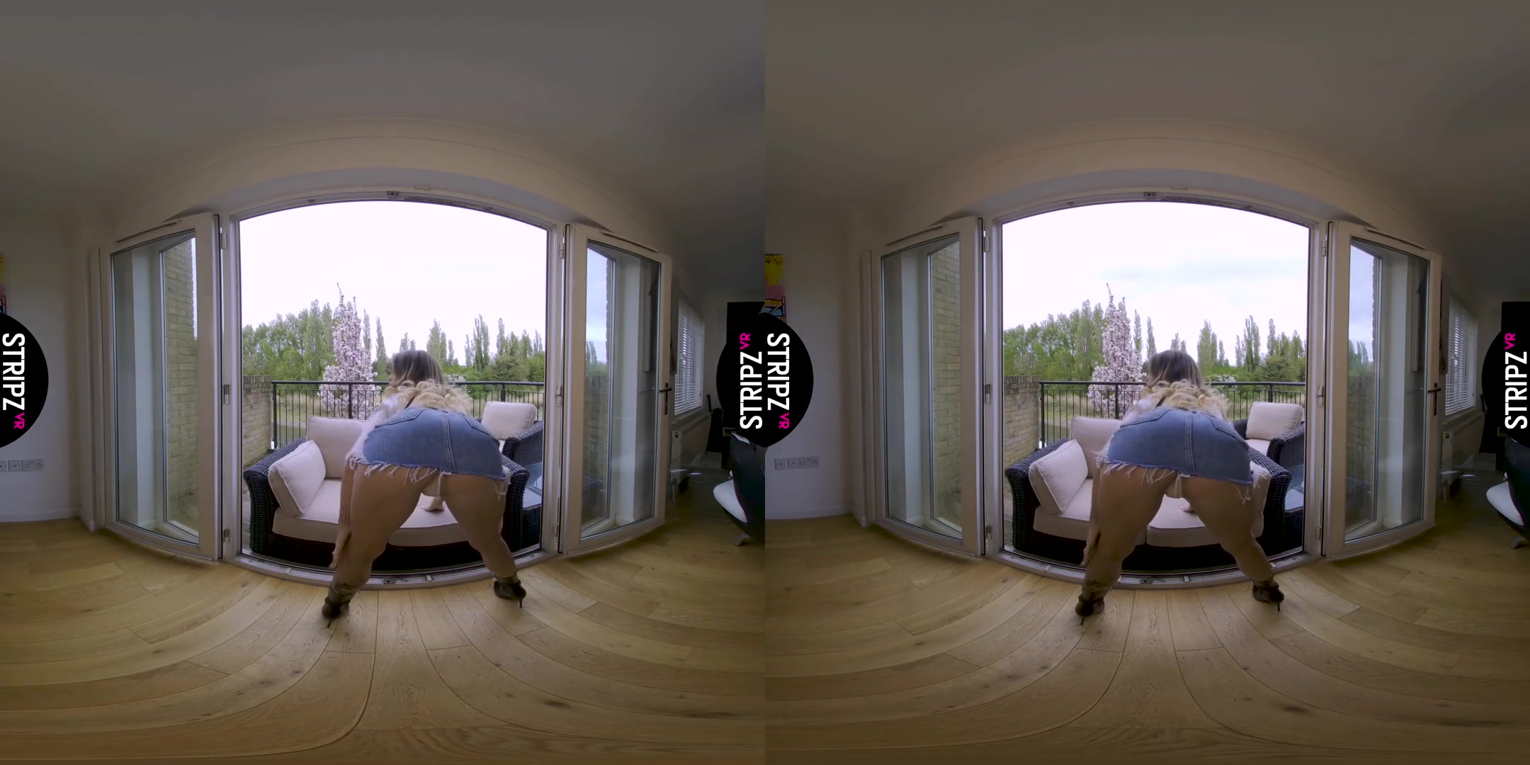 Karolina in Summer Lovin - StripzVR