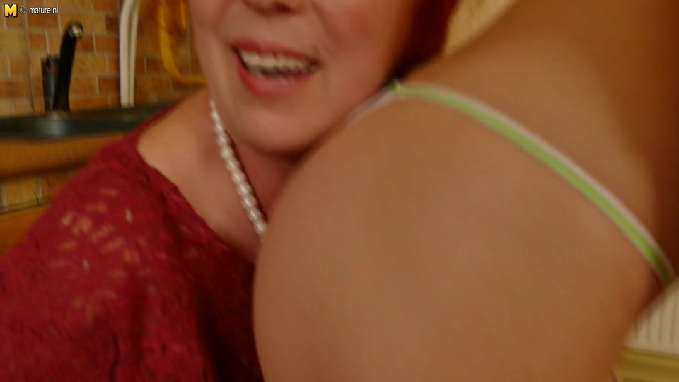 Hot Babe Fisting A Mature Lesbian In The Kitchen - MatureNL