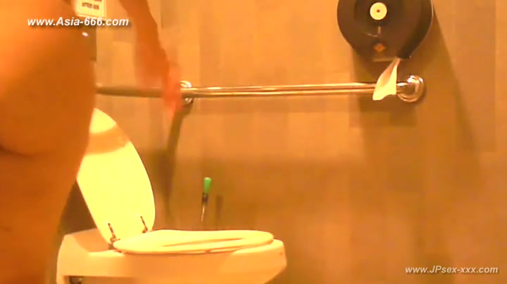 peeping taiwan girls go to toilet.3