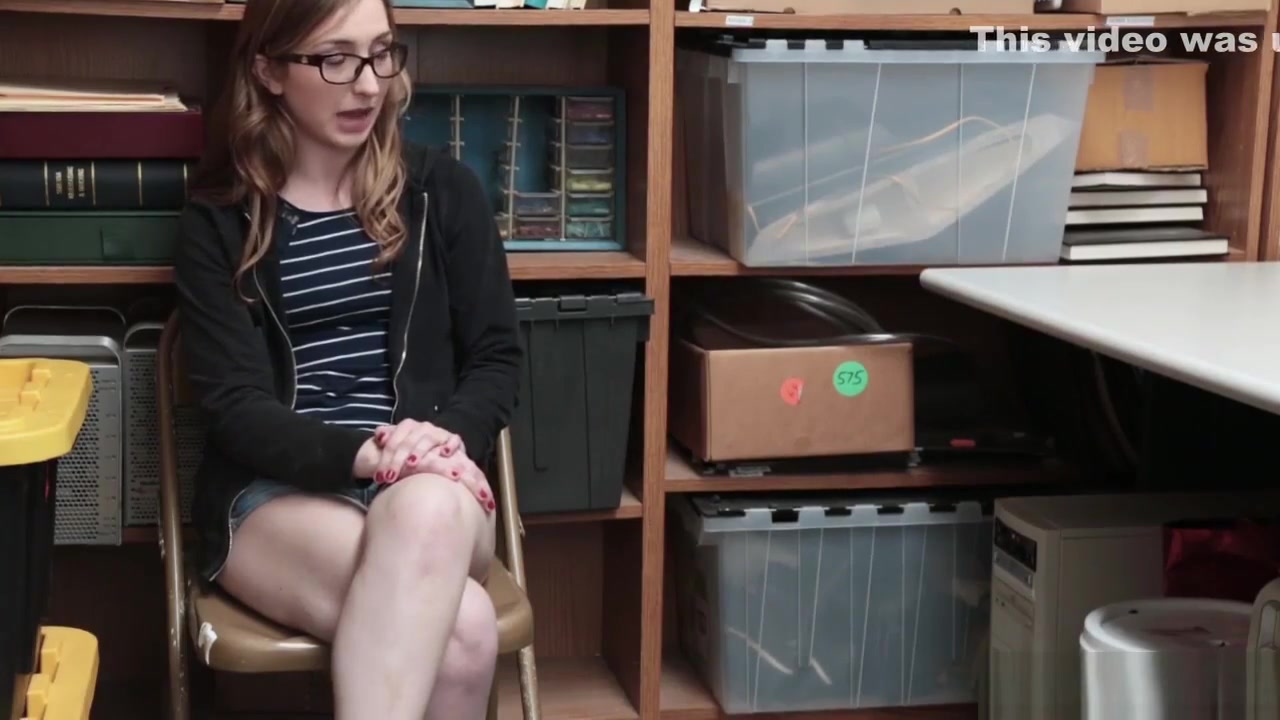 Shoplyfter Gracie May Green blowjob the LP Officers cock