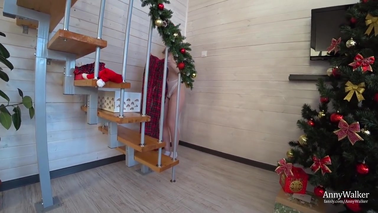 Anny Walker In Christmas Creampie For Stepsister With Big Ass