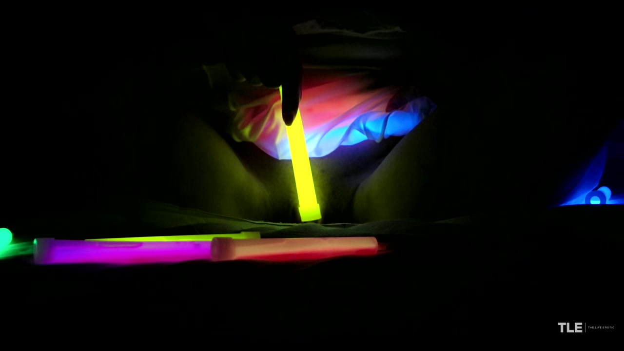 Glow Of The Night - Lisa Dawn - TheLifeErotic