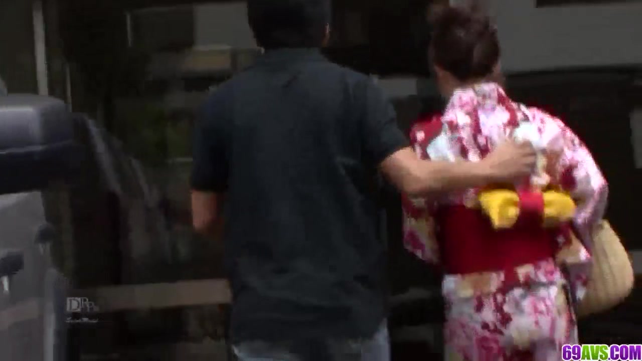 Nozomi Hazuki gets picked up and fi - More at 69avs.com
