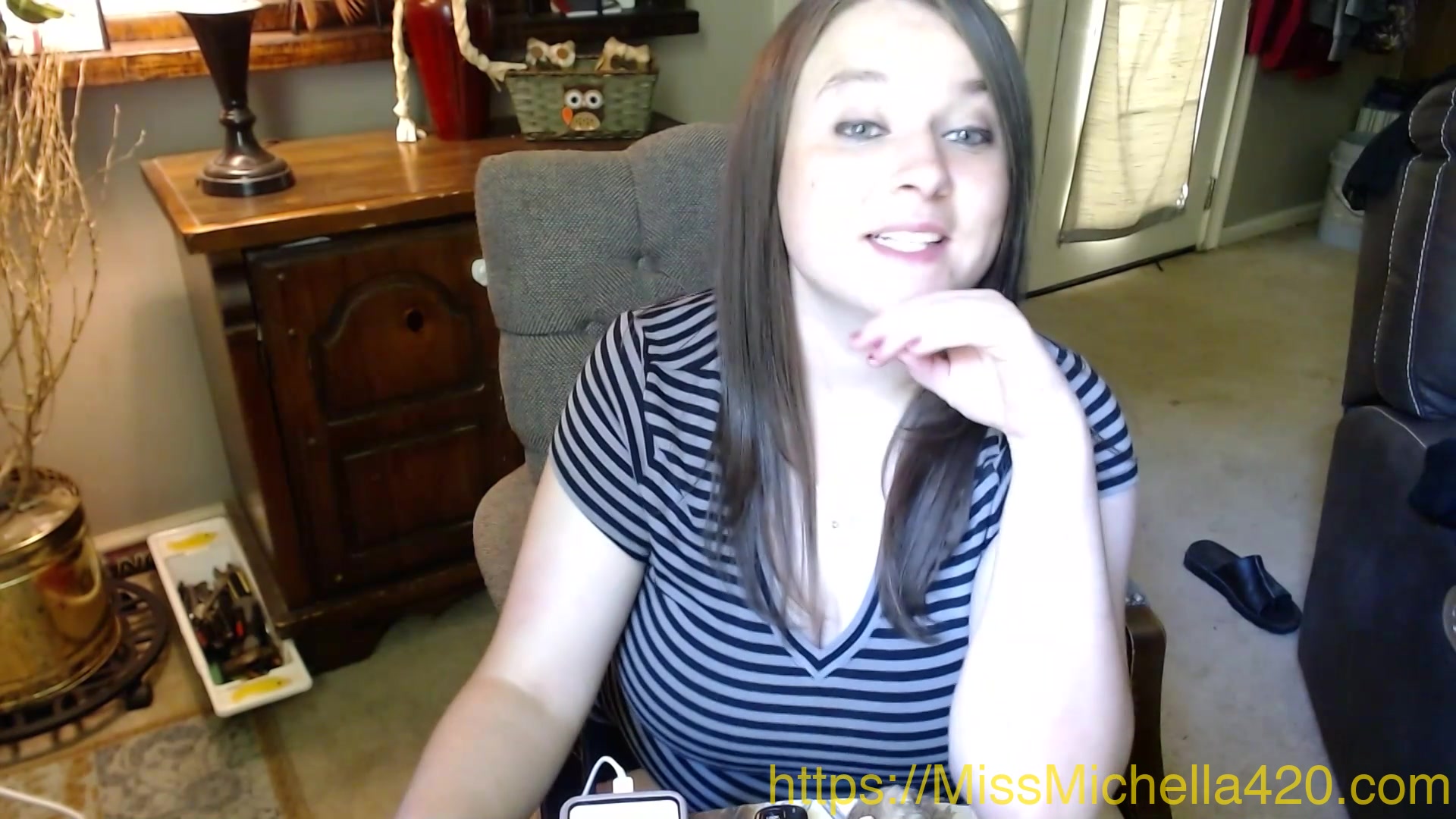 Mistress Loves Using Her Body To Make Sure That Her Beta Bitches Know That They Are Weak And Inferior To Her Always - Missmichella420