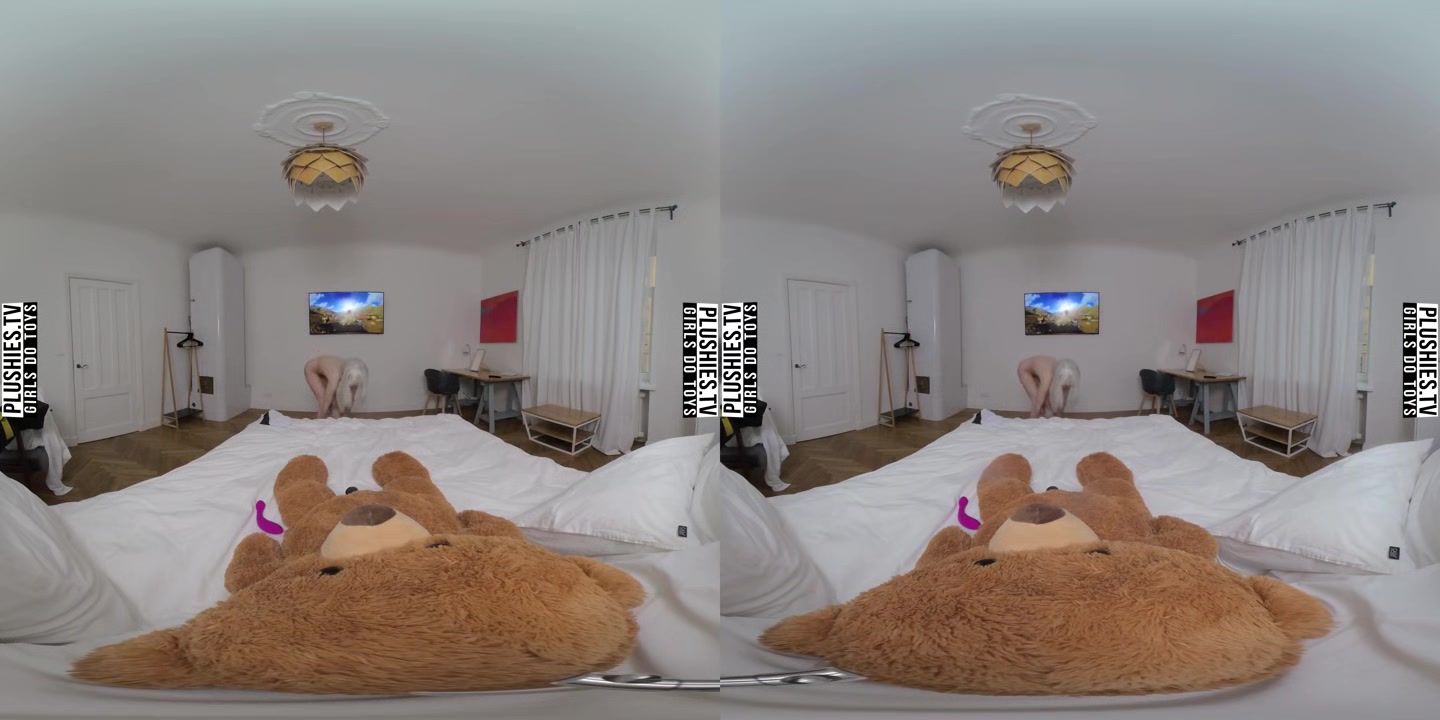 Lolly College Girl Strip And Blowjob - PlushiesVR