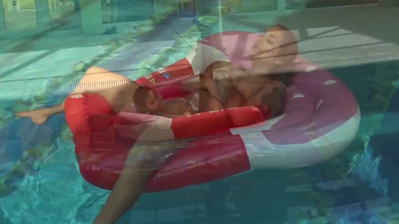 Canadian Milf Heidi In The Pool