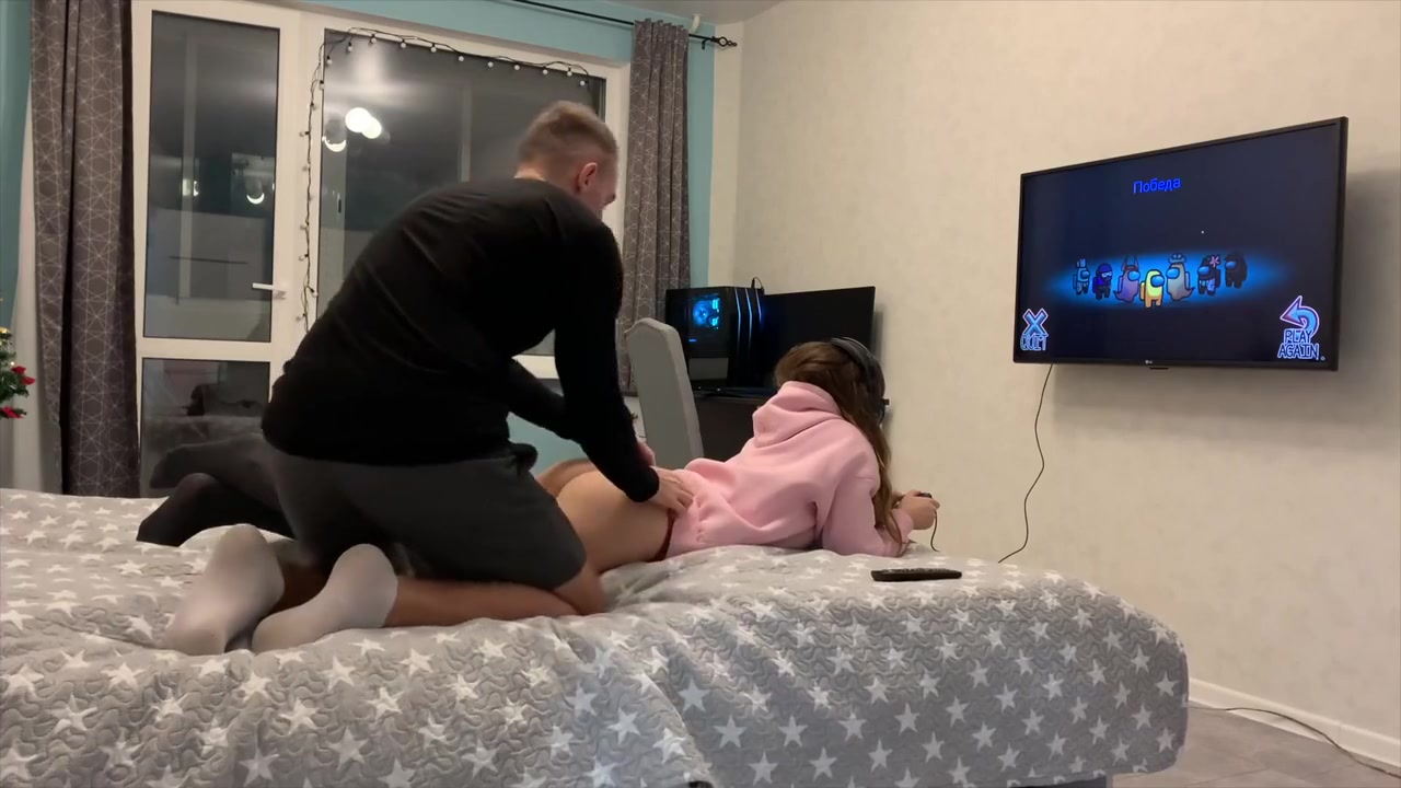 Step brother Inserted His Stepsisters Cock While She Was Playing Games (amateur)