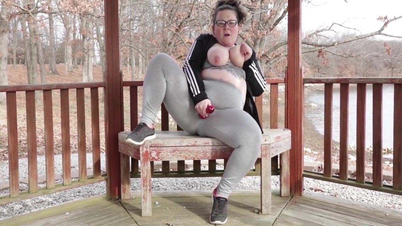 Tattooed Hairy Bbw Squirting Through Leggings In Public