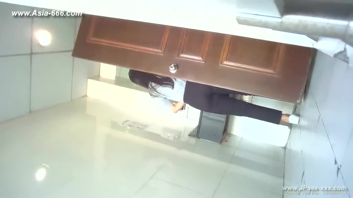 chinese girls go to toilet.122
