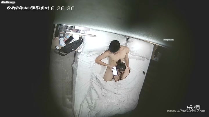 Hackers use the camera to remote monitoring of a lover's home life.***