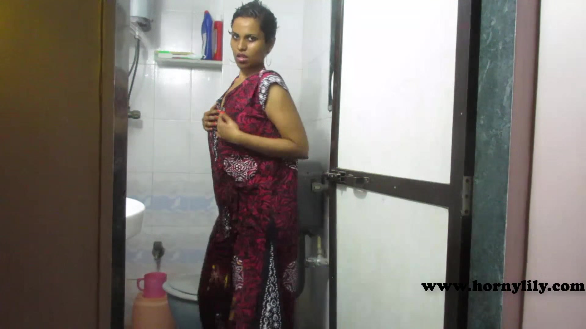 Indian College 18 Year Old Big Ass Babe In Bathroom Taking Shower
