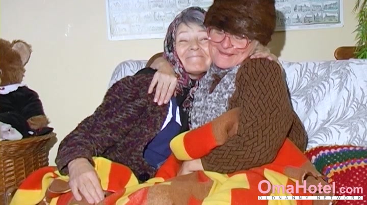 OmaHoteL Two Mature Lesbians Playing