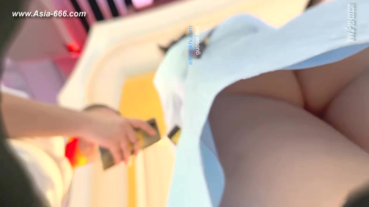 peeping chinese amateur upskirt.148