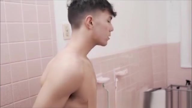 Twinks make love in the shower