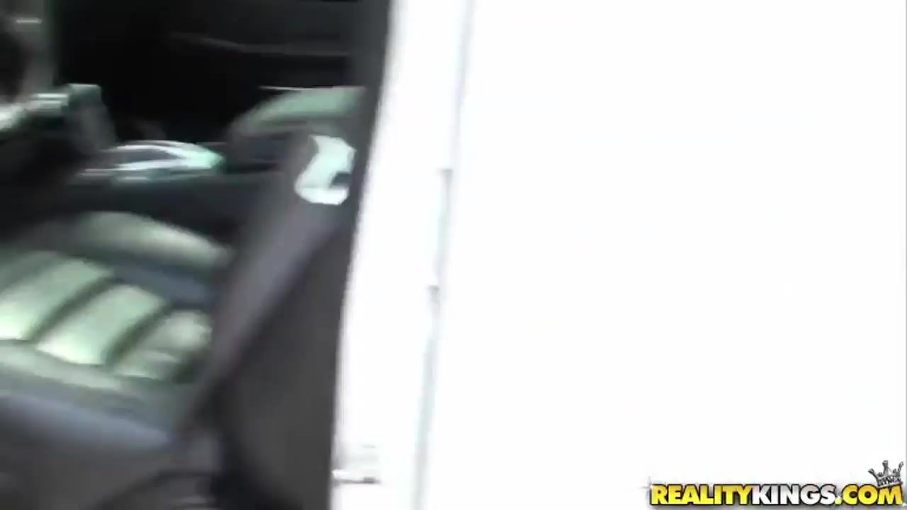 Man seduces milf to screw right in his car