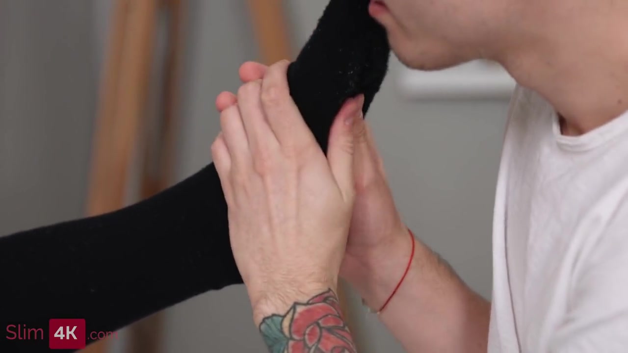 Nerd Gives Blond Gf Foot Massage Making Her In Mood For Sex