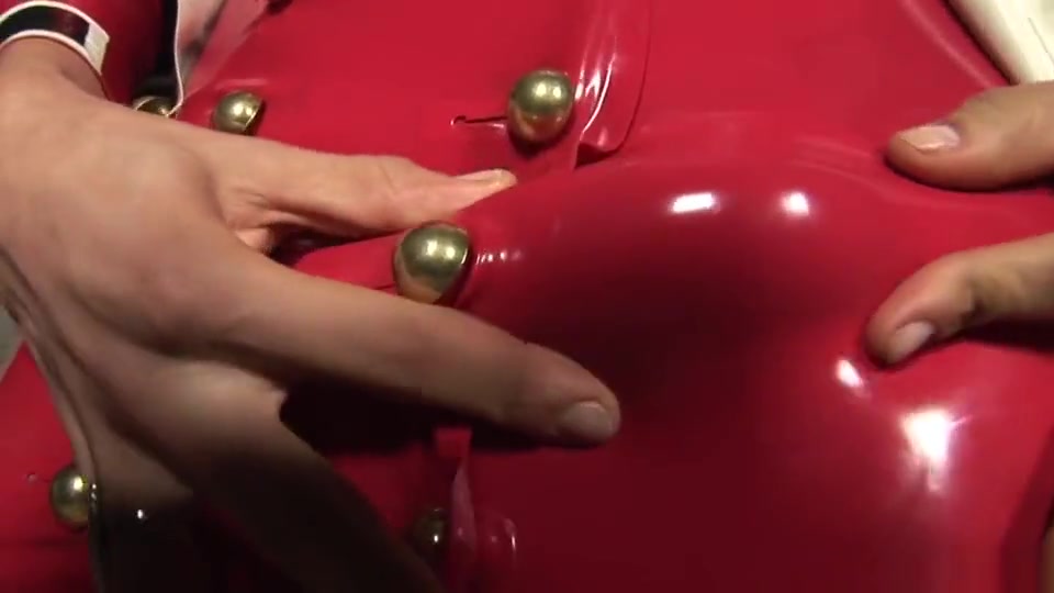 This blonde shelady Shows her Latex Outfit