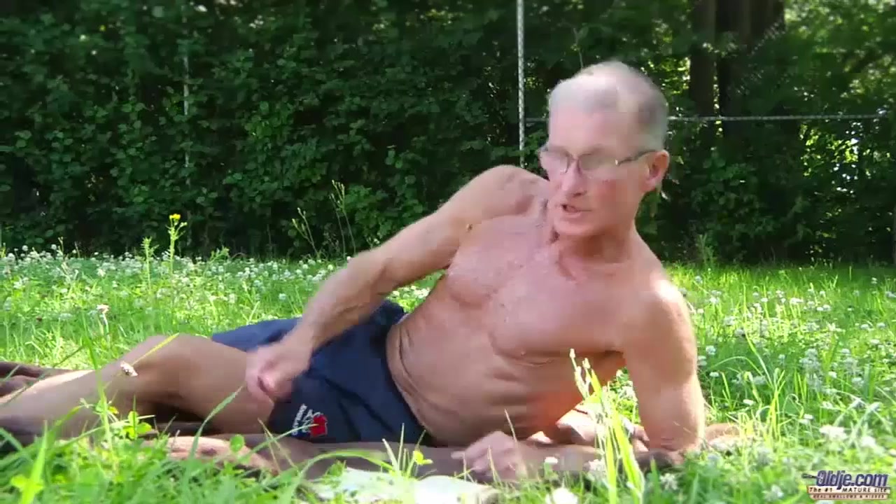 She Licks And Sucks the Old Man cock Young babe blowjob