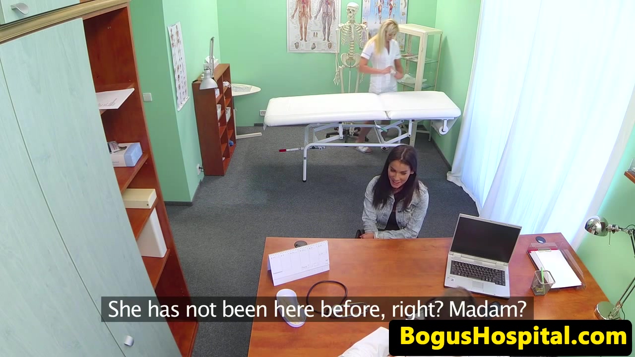 Bigtit patient fingerfucking nurses pussy