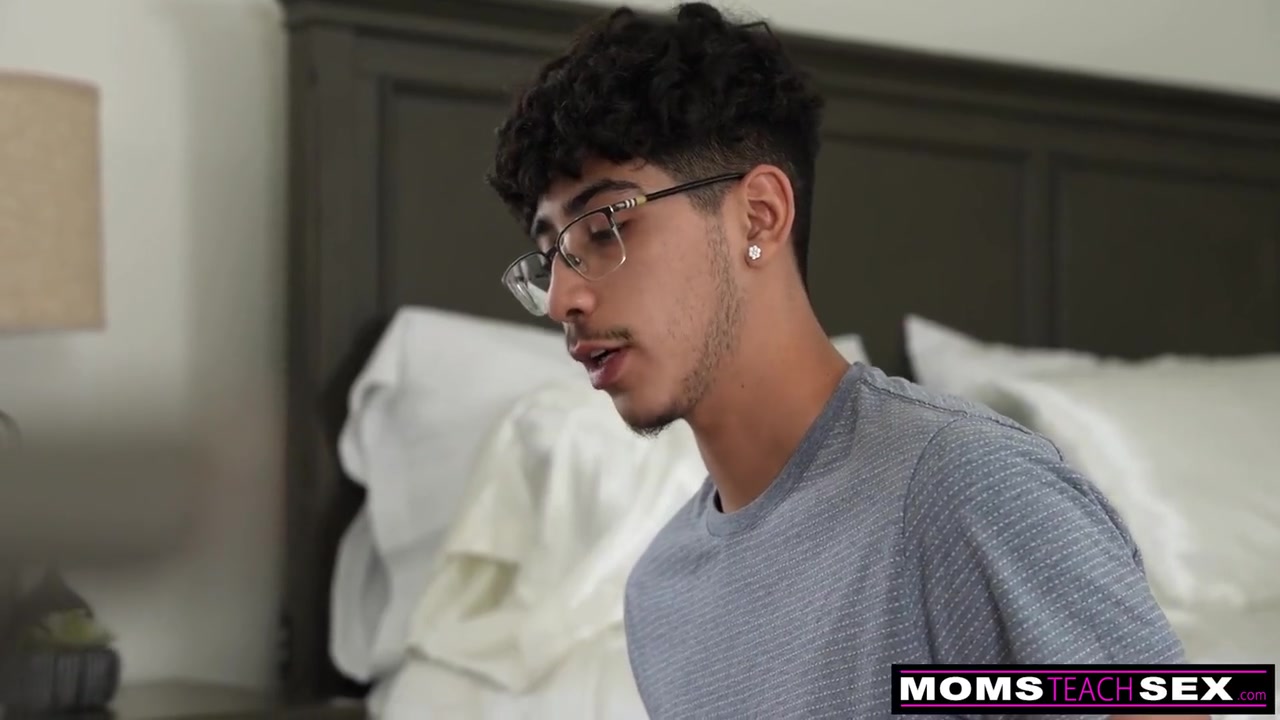 Stepmom Knows What Boys Think About - S19:e10 - Bunny Madison And Diego Perez