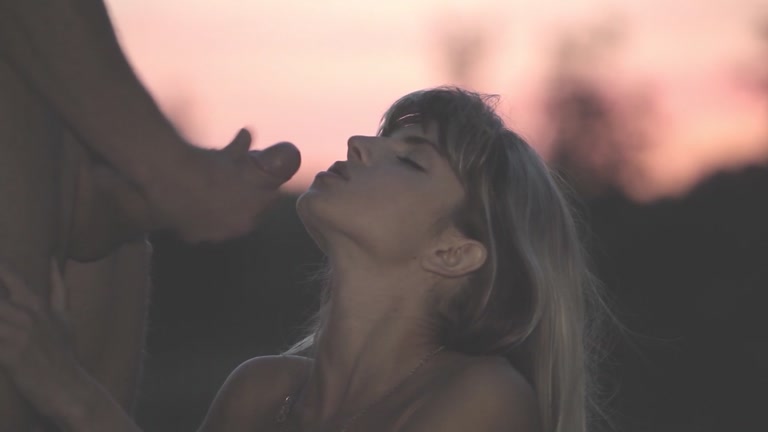 Hot beauty Gina acquires her 1st agonorgasmos beneath the blue sky