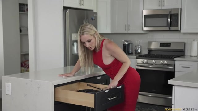 Moms Battery Powered Orgasm - S1:E5 - Momlover