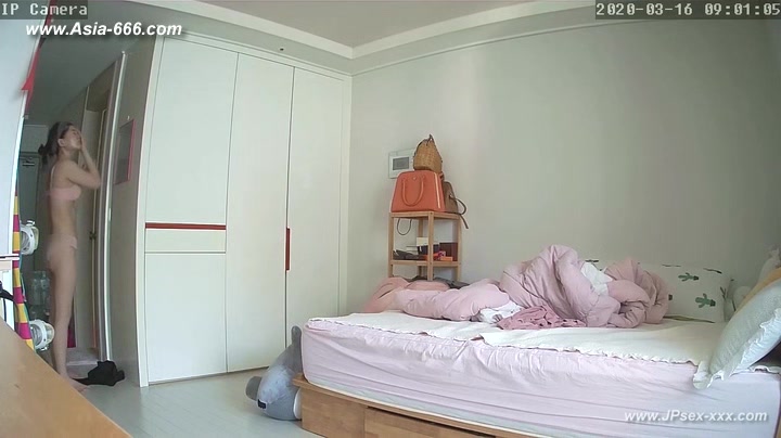 Hackers use the camera to remote monitoring of a lover's home ***