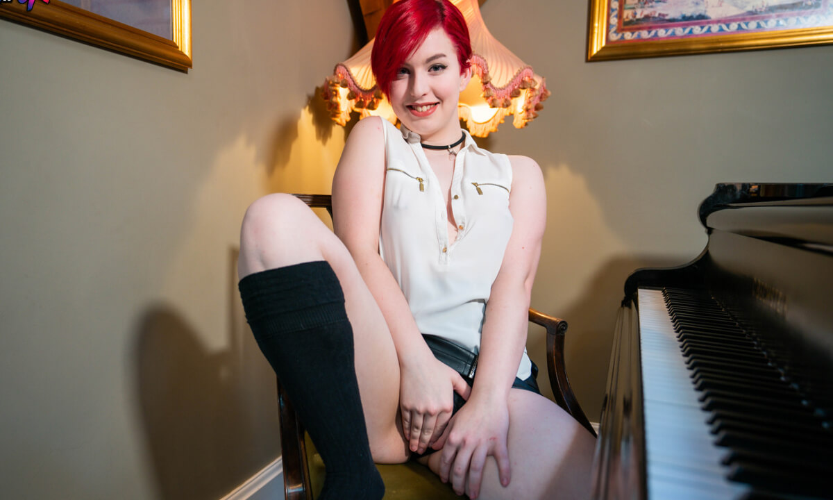 Pervy Pianist - Curvy Fingering Short Red Hair - SexLikeReal