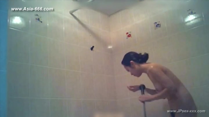 peeping chinese girls bathing.2