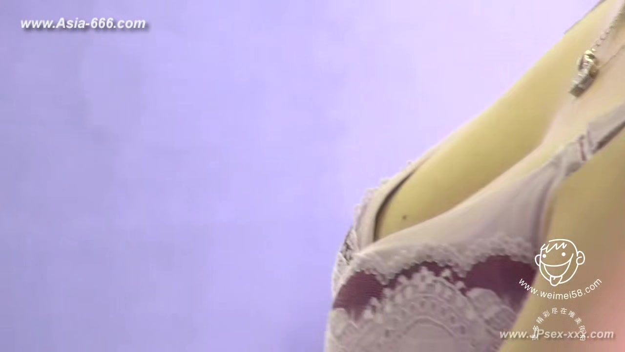 Chinese model in sexy lingerie show.23