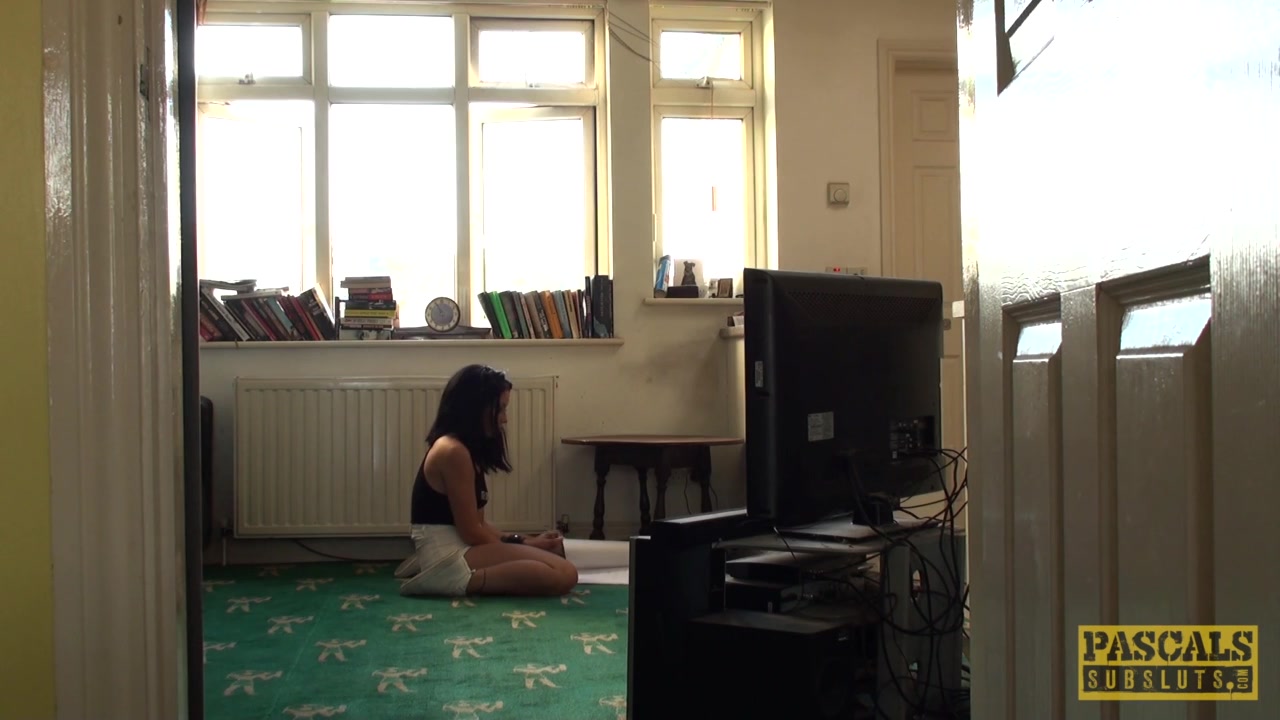 UK squirting skank rough fucked by maledom