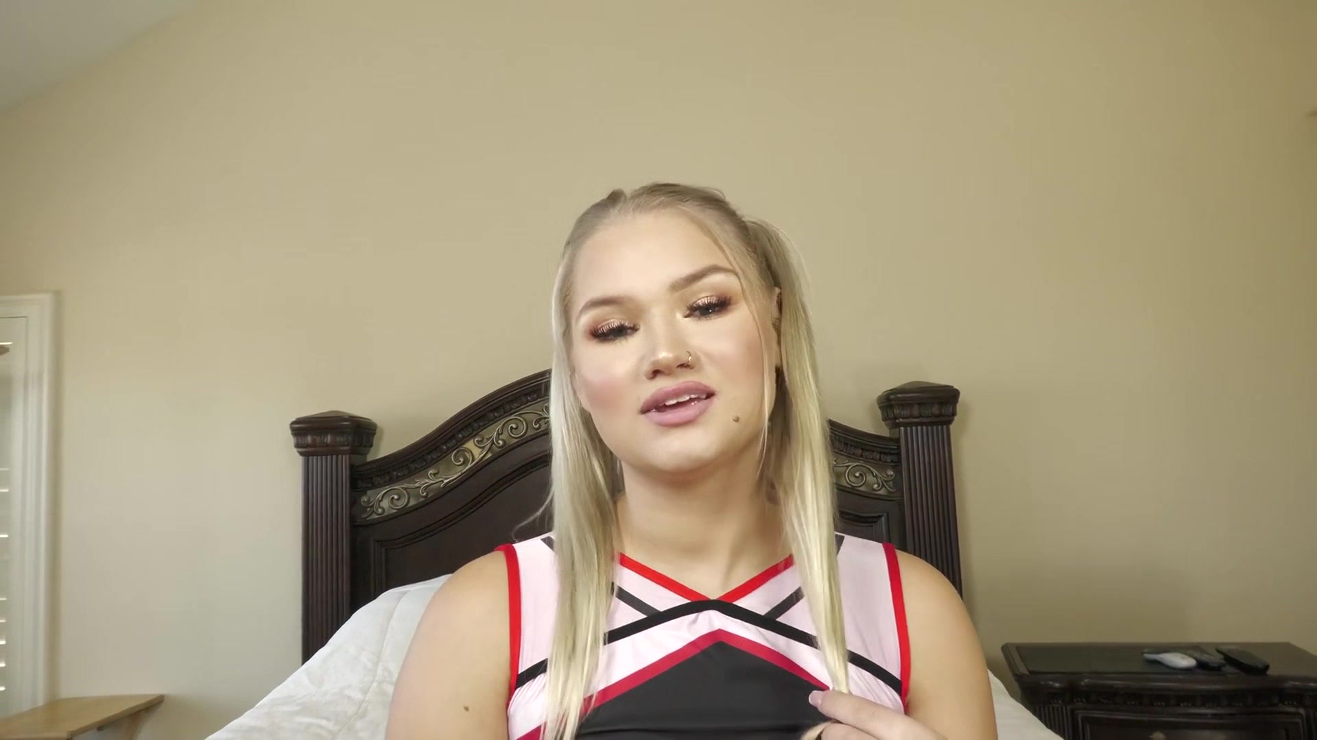 Perky Cheerleader Harley King Lets Her Pappy Pound Her