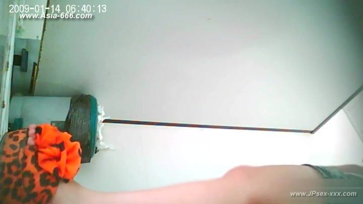 chinese girls go to toilet.41