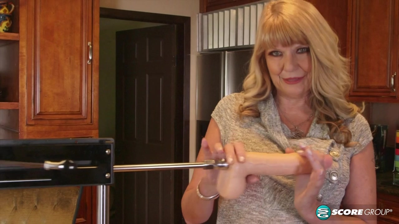 Granny's kitchen magician: a fuck machine! - 60PlusMilfs