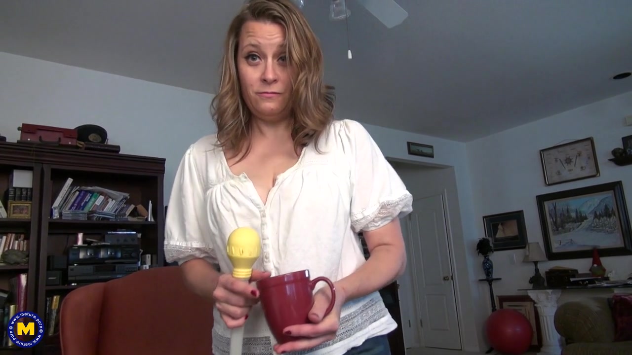 Horny Milf Indigo Has Fun With Cum - MatureNl