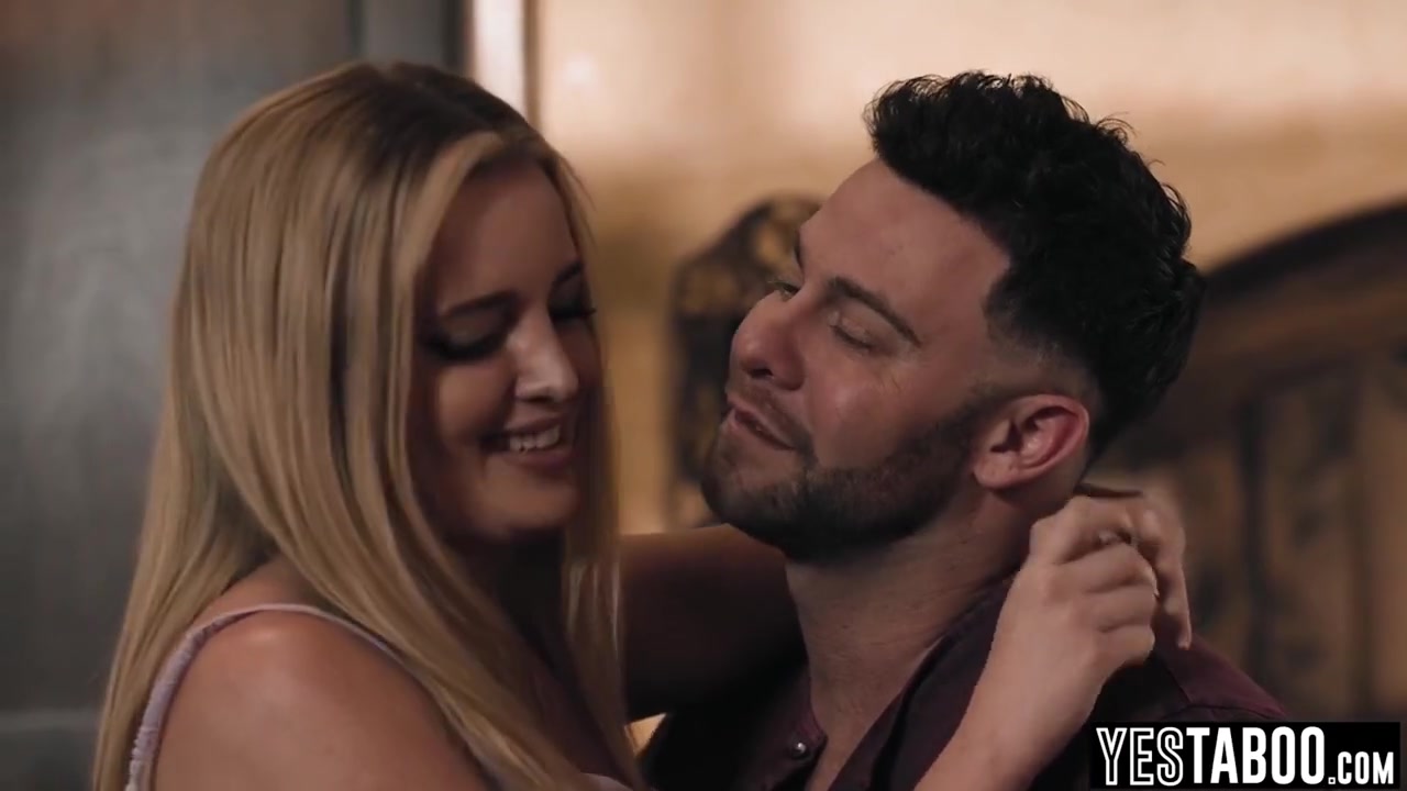 Charlie Forde And Sophia Burns - Plump Ass Pregnant Surrogate Has 3some Orgy