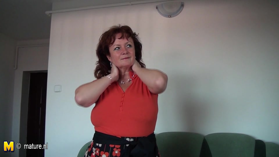 Naughty Mature Slut Getting Wet On Her Bed - MatureNL
