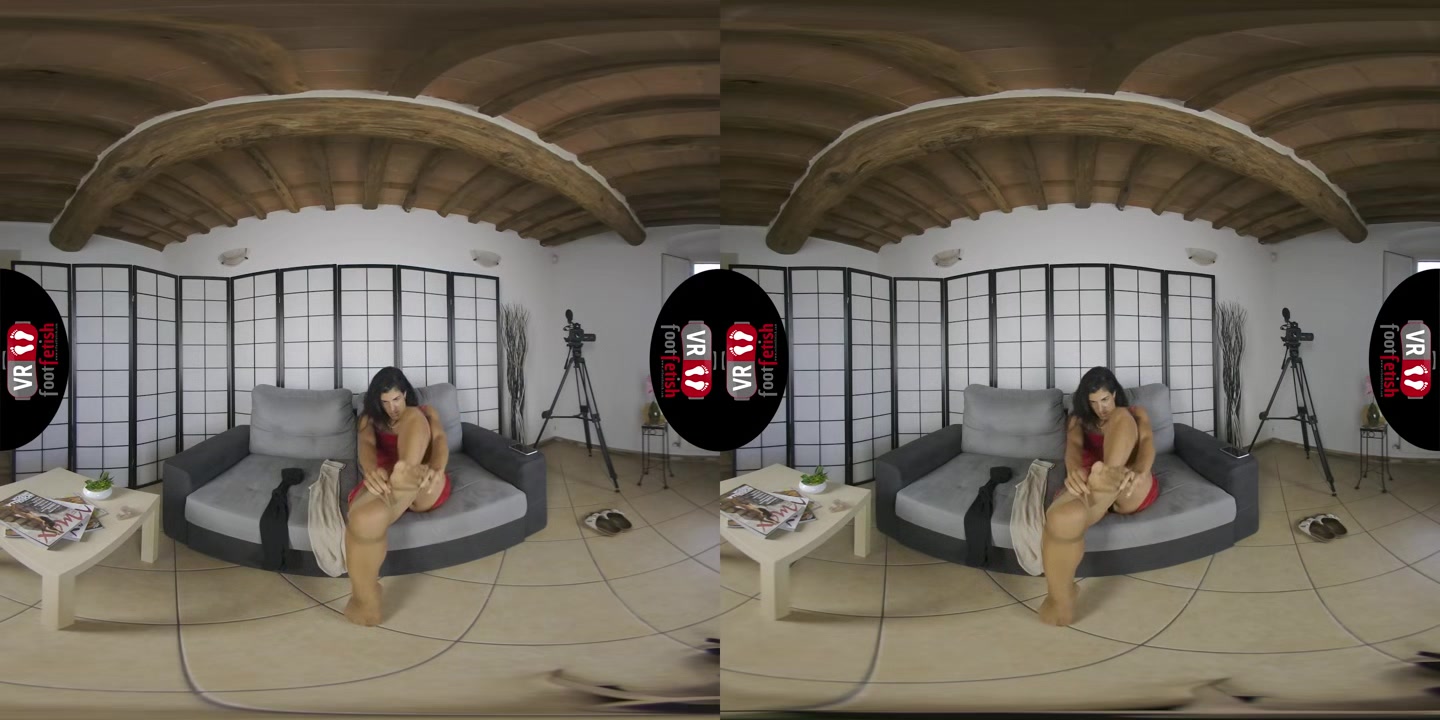 Teasing Queen Bianca Blance Tries On Her Pantyhose And Shows Her Amazing Body In VR - VRFootFetish