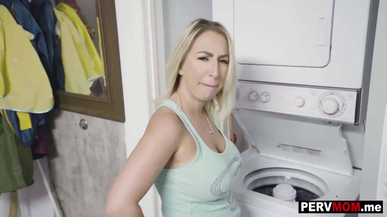 Frustrated Stepmom Milf With Quinn Waters
