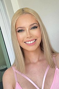 Vivian Lola