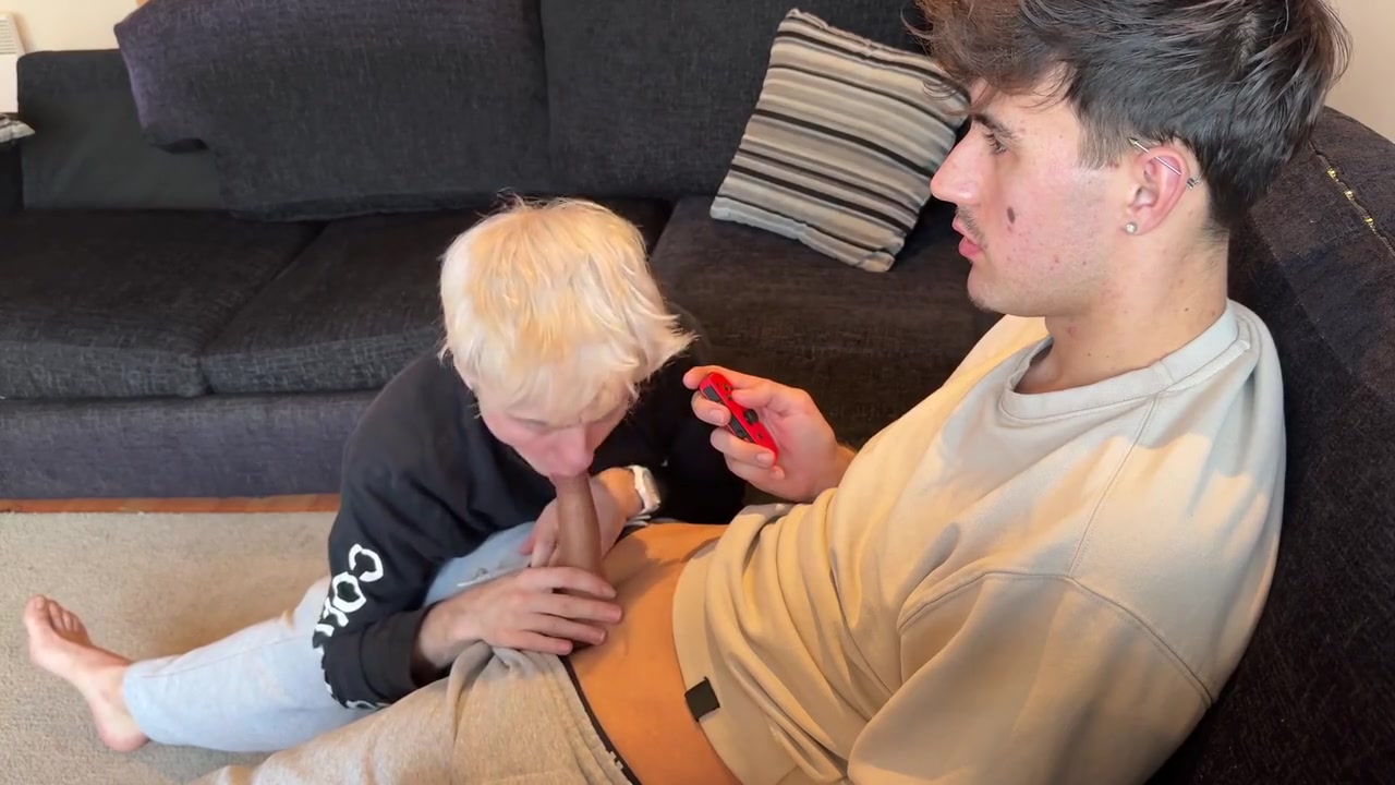 Blonde Twink Dude Sucks Cum Out Of His Mate Whilst He Video Games Fornite