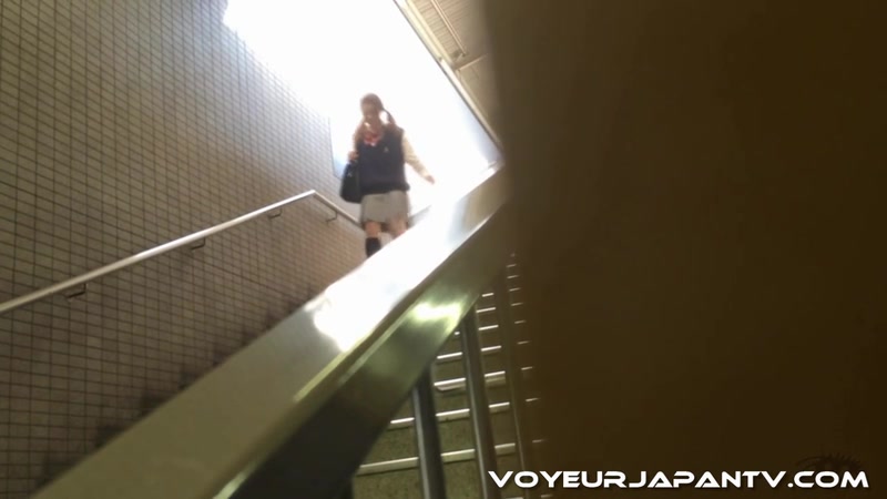 Getting Off Before School - VoyeurJapanTV