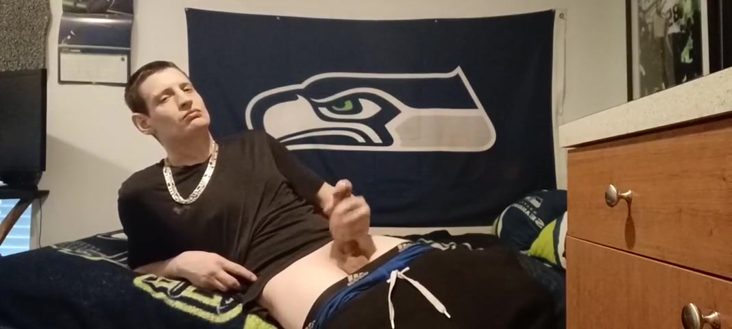 Garoto Fofo Batendo Punheta Em Seu Pau Grande E Grosso!!!