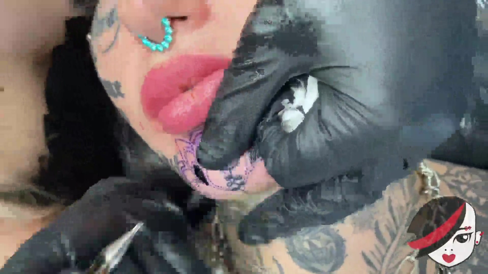 Amber Luke Getting a Chin Tattoo