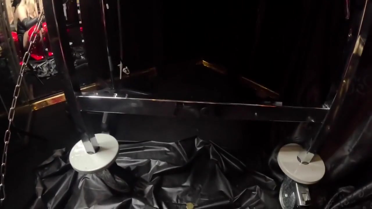 Latex-sklave Wird In Ass Gefickt!