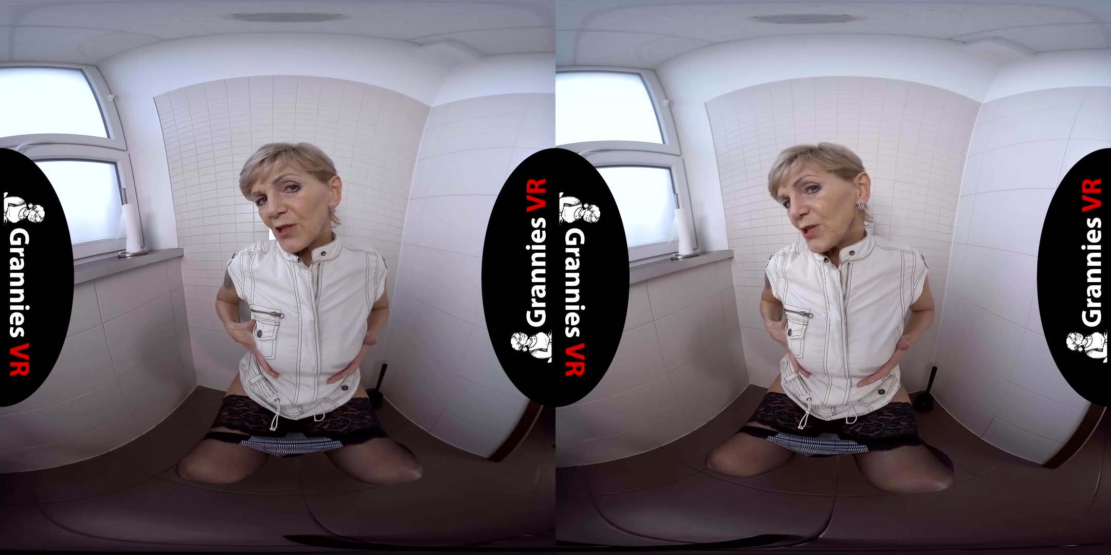 Lady Diana Tinkling on the Toilet - Granny Fingering Peeing