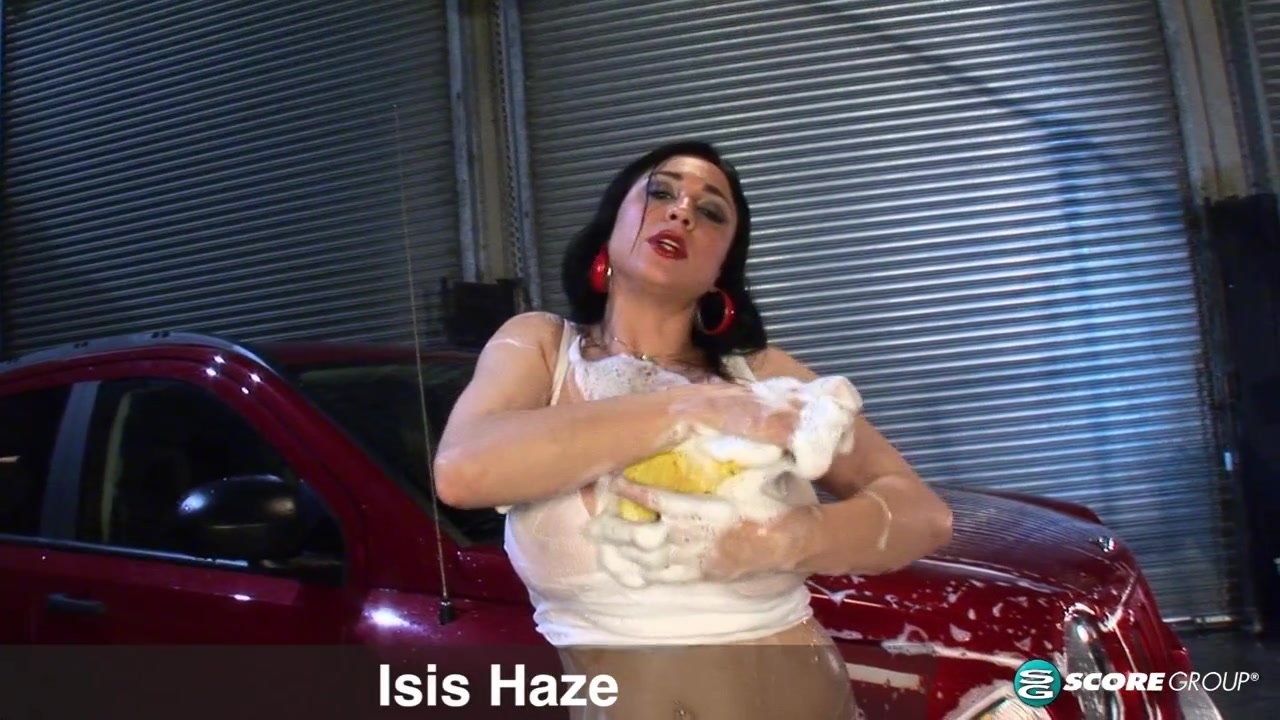 Busty Car Wash - ScoreLand